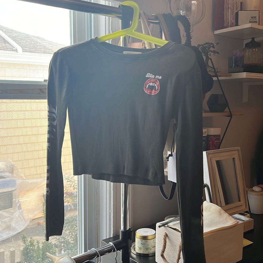 Urban Nation Grey Bite Me Long Sleeve Crop-top